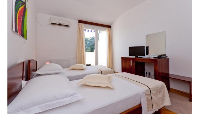 Hotel Baletna Skola poza 11