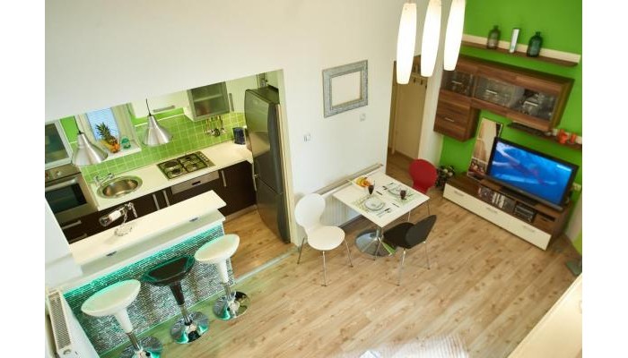 Apartment Green Wall poza 2