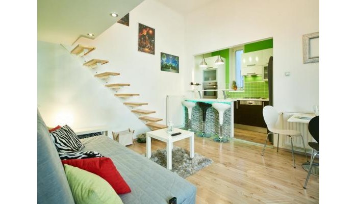 Apartment Green Wall poza 1