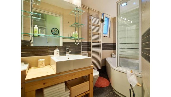 Apartment Green Wall poza 3