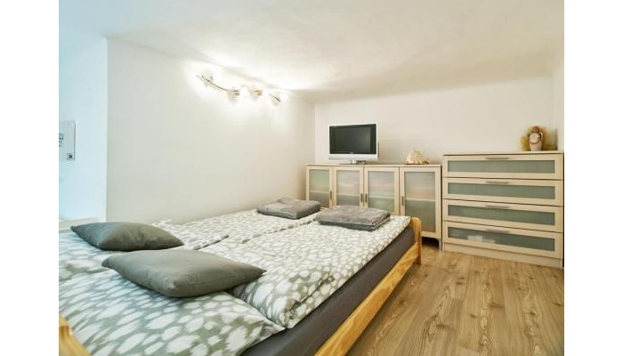 Apartment Green Wall poza 6