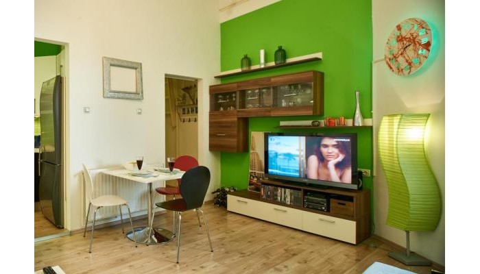 Apartment Green Wall poza 5