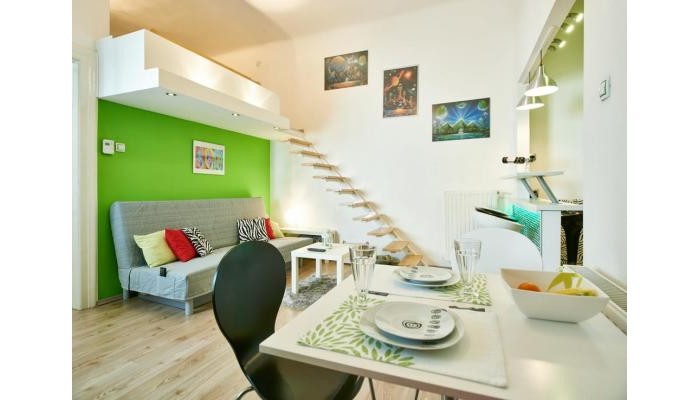 Apartment Green Wall poza 4